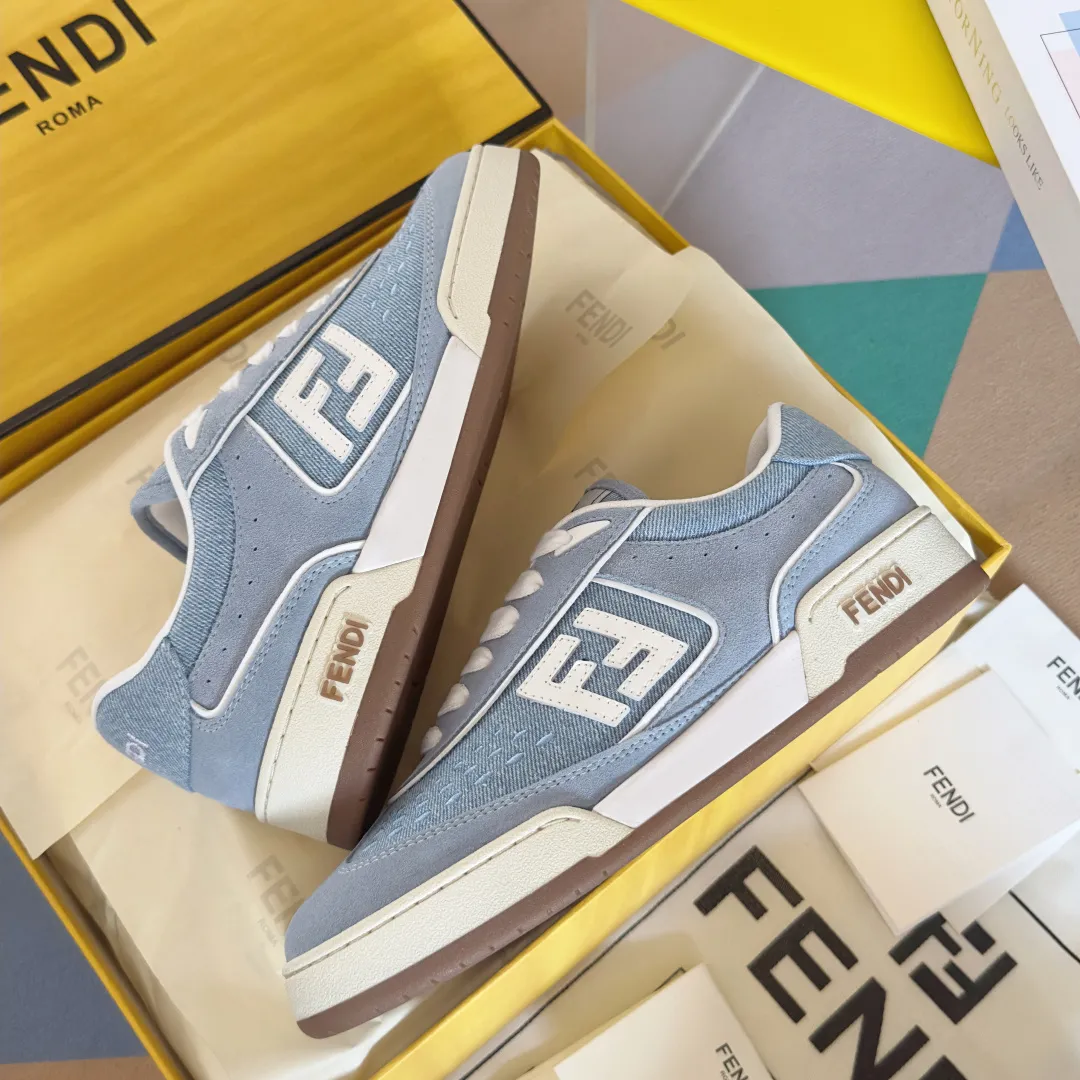 [FENDI] Top P: 720💰 Couple model ▪️ Size: Women's model 35-41 / Men's model 39-45 Top version: Fendi Fendi match series Couple model, film, casual sports shoes, sneakers, original purchase, development and production of these FENDI Match lace-up sports shoes. Small perforations accent the upper. Made of white leather with beige suede details. Matcha green leather FF applique. Rubber sole with FENDI lettering on the side. Comes with exquisite packaging at the counter🛍📦 ▪️ Fabric: Original custom imported first-layer cowhide ▪️ Lining: Imported custom breathable mesh ▪️ Sole: Original molded TPU two-color combination sole ▪️ Sole thickness: 3CM.